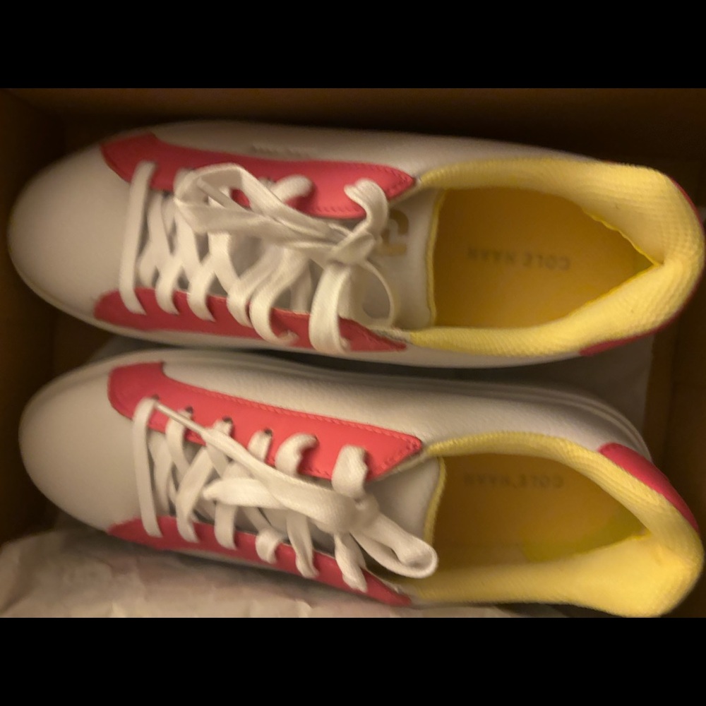 Cole haan women’s daily white sneaker pink trim size 9 NWT - Picture 2 of 5